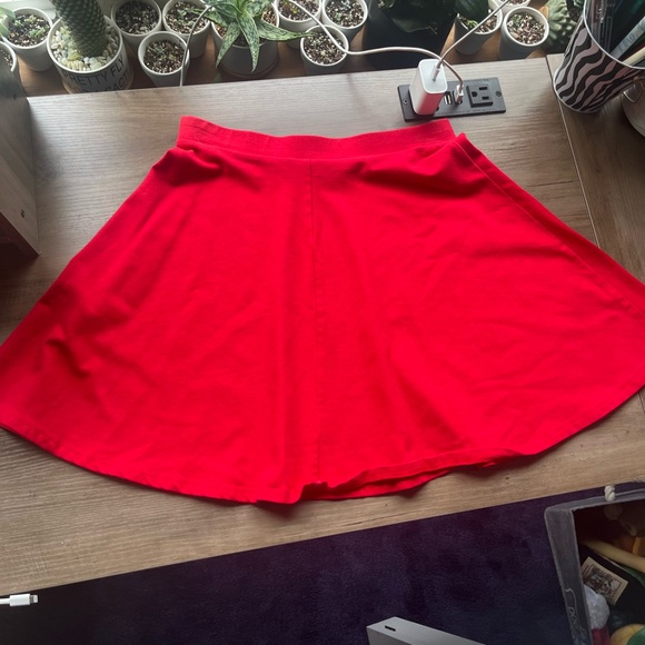 Red skater skirt - Picture 2 of 3